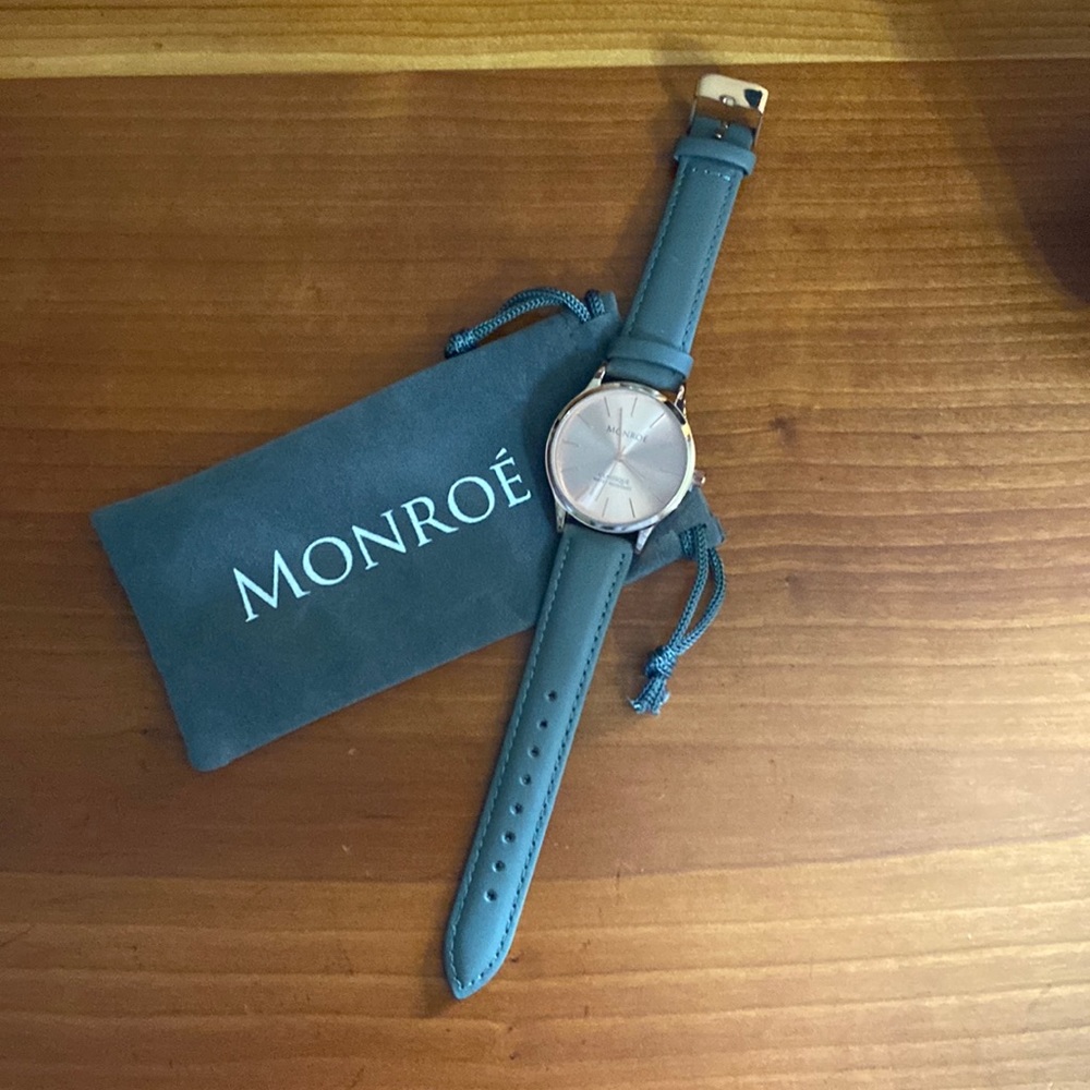 MONROE Classique watch in sunburst solerose NWT